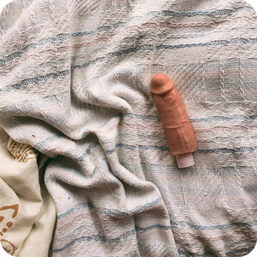 Clone-A-Willy Vibrator Kit in Medium Skin Tone - Image 5
